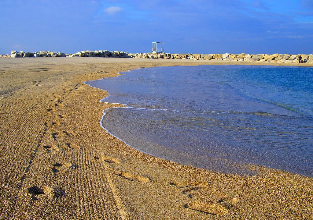 Marée haute en méditerranée, ou élèvation du niveau de la mer??? by Lucien ruth