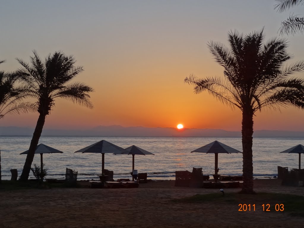 Winter sunrise in Dahab by mariusz tarapata