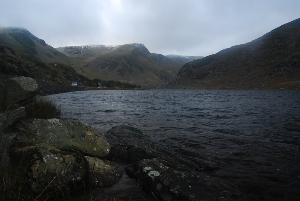 Rocky Waters at Llyn Ogwen by throzen