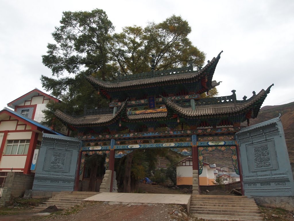 拱北寺 - Gongbei Temple - 2011.10 by Chen Huang