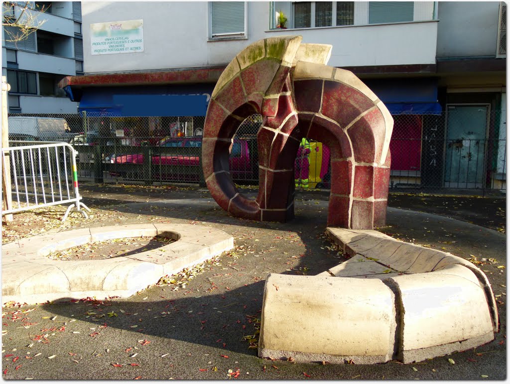 Ecole - rue Amat - L'éléphant, 1977/78 - Rémy Buhler (FMAC) by Magda GHALI