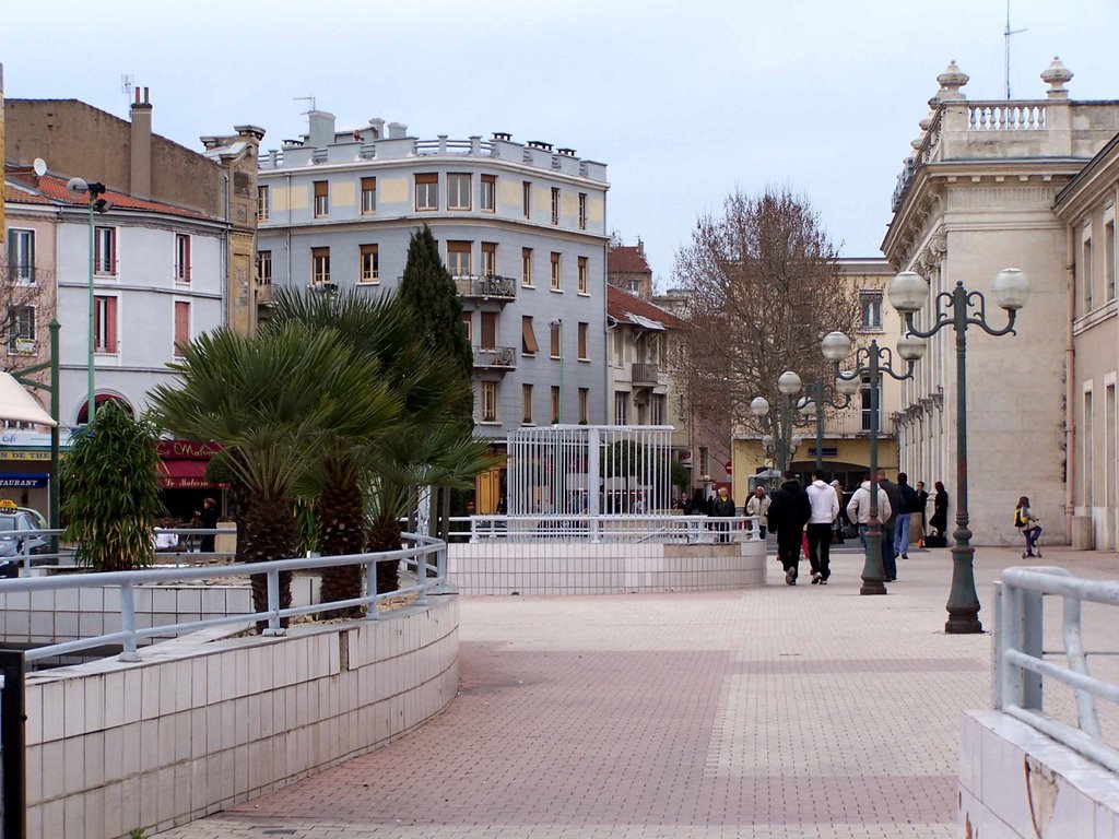 Place de la gare sncf de valence by lilian-alizert