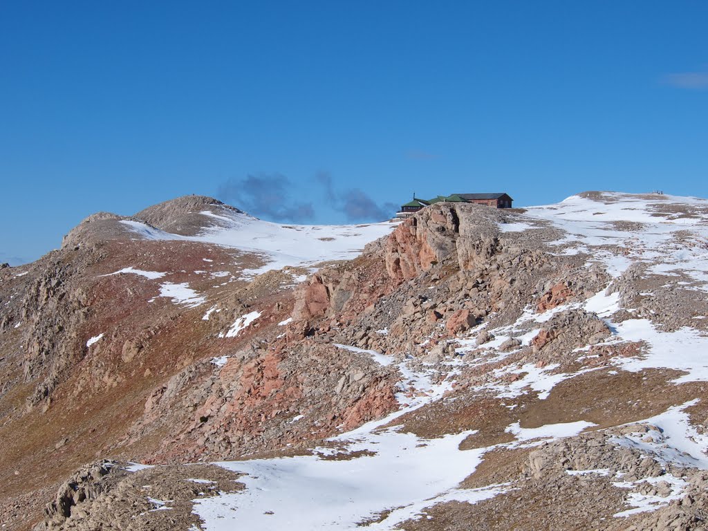 El Niu de l'Àliga, al cim de la Tossa d'Alp. by Adolf Cucala