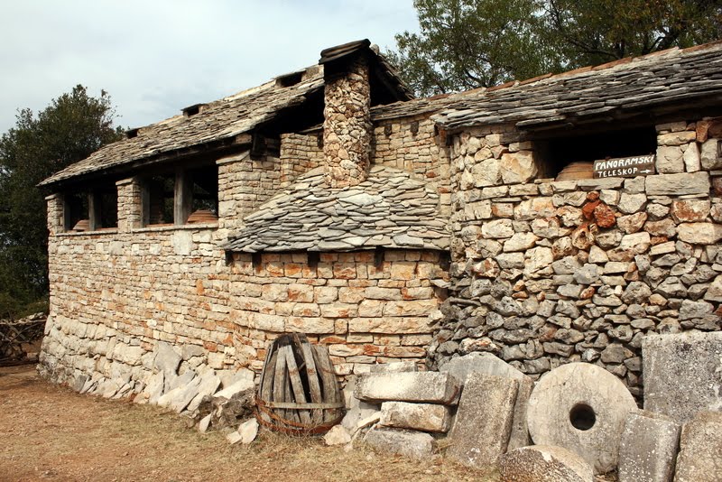 Restaurant, Humac by Murray Geddes