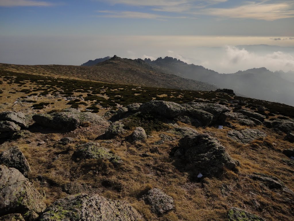 MATASANOS Y LA PEDRIZA AHÍ ABAJO DESDE ASÓMATE DE HOYOS by chemacaste