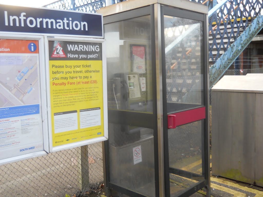 The Hook Telephone Box by Robert'sGoogleEarthP…