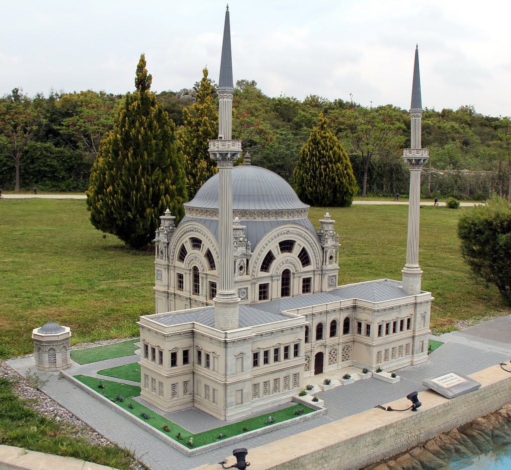 Dolmabahçe Cami, İstanbul by çetin çakır