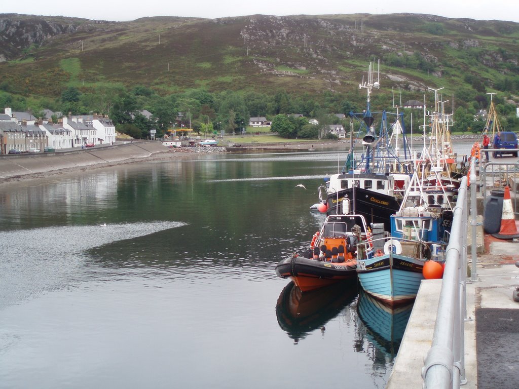 Ullapool pier by jasperv