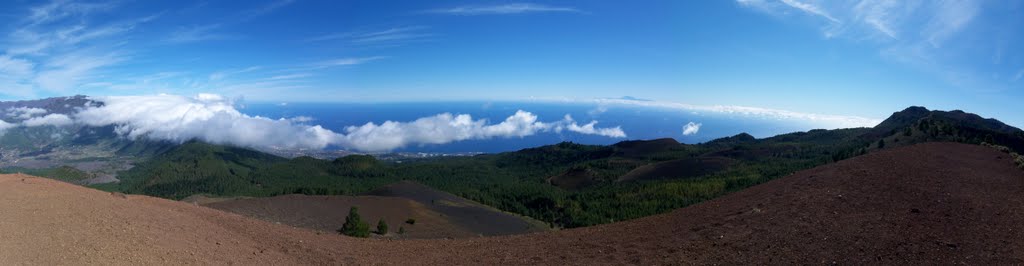 Vulkangipfel La Palma - Teide Teneriffa am Horizont by M.Bäumer