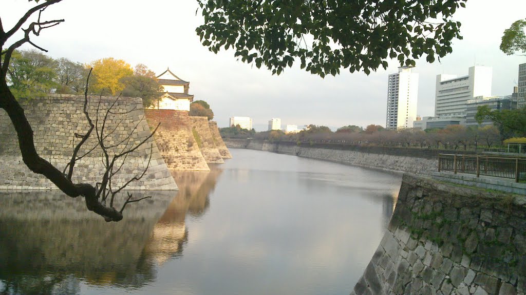 Outside Osaka Castle by Jebeng Otai