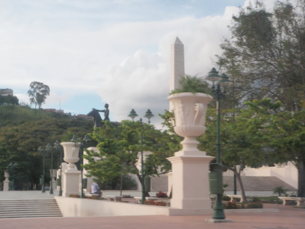 Fuerte Tiuna, Caracas, Distrito Capital, Venezuela by Alfredo Guánchez V