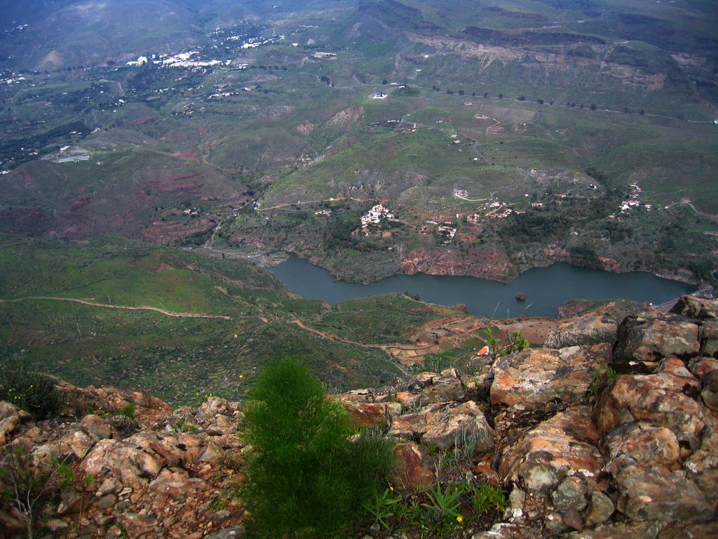 PRESA DE LA SORRUEDA DESDE AMURGA_1426 by Gregorio Vega