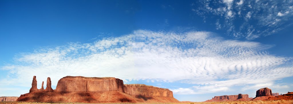 Monument Valley, Three Sisters & Sentinel Mesa by Heidy R. Hort