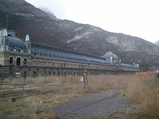 Estación Internacional de Canfranc (lado francés) by Neburzgz