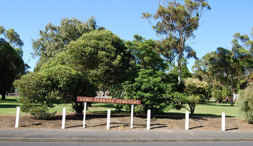 Lake Terrace Cemetery by Phaedrus Fleurieu