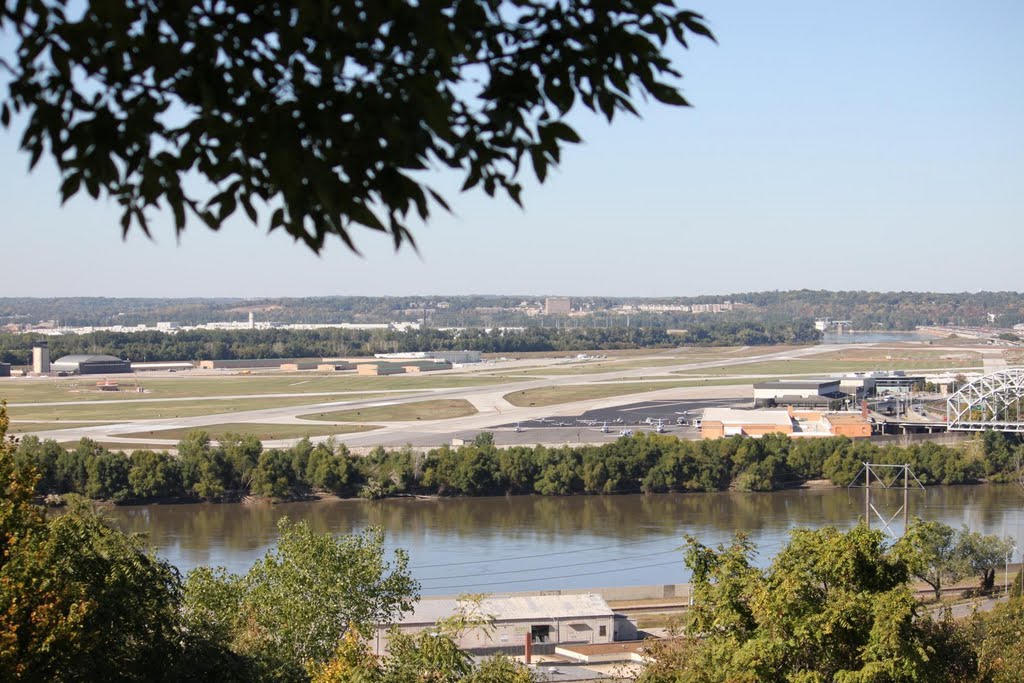 Downtown Airport, Kansas City by Art Horn