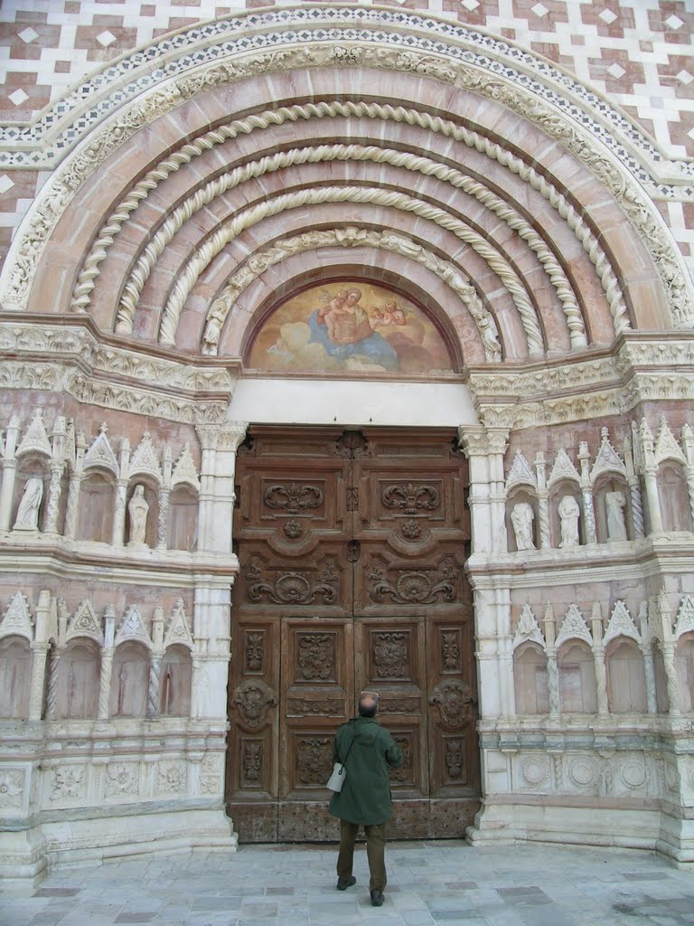 L'Aquila - Santa Maria di Collemaggio by luciano bernardi