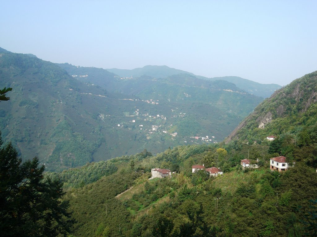 Giresun Çağlayan Köyü'nün (EZEDİN) Iklıkçı'dan görünüşü by Ezedin