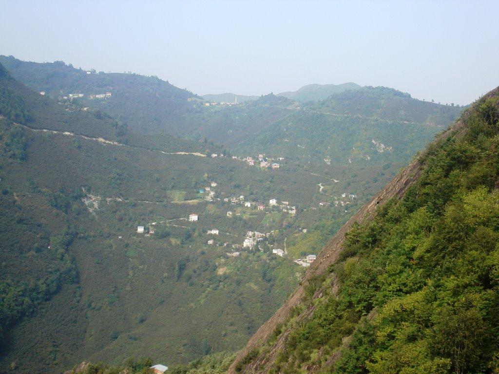 Giresun Çağlayan Köyü'nün (EZEDİN) Iklıkçı'dan görünüşü by Ezedin