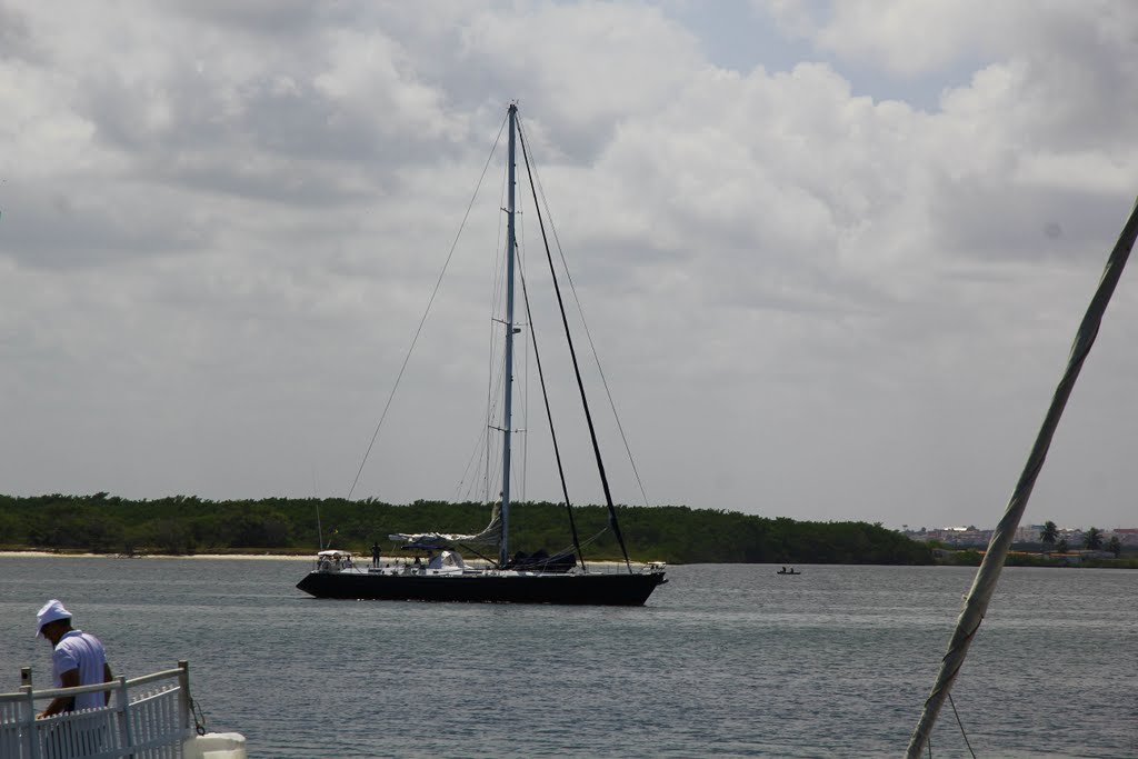 Barco no Rio Potengi by Wilson Alcaras