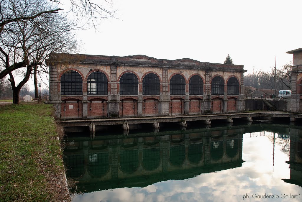 Canale Pietro Vacchelli - chiuse by Gaudenzio Ghilardi