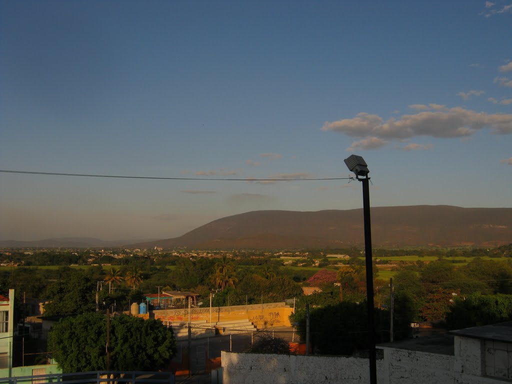 Cerro Santa María desde la iglesia de Tlaltenchi by Werner Wruck