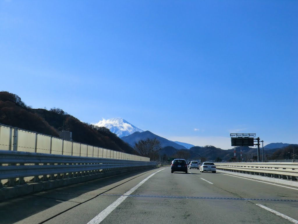 中央自動車道から見る富士山（1） by Motofumi Yamaura