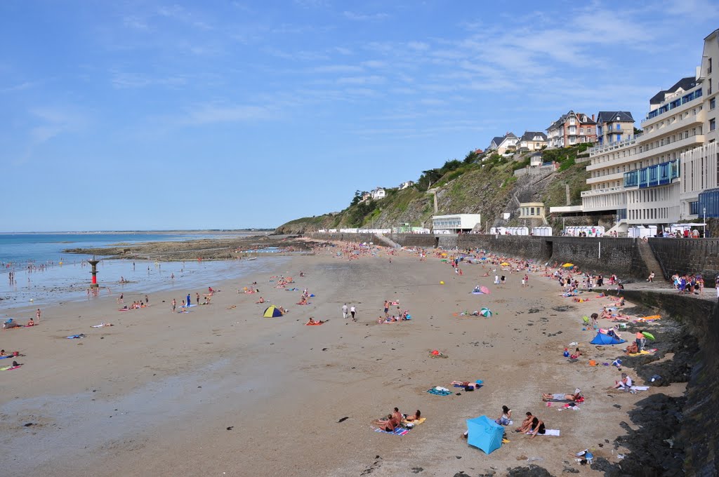 Granville "La plage" by C G SIMON