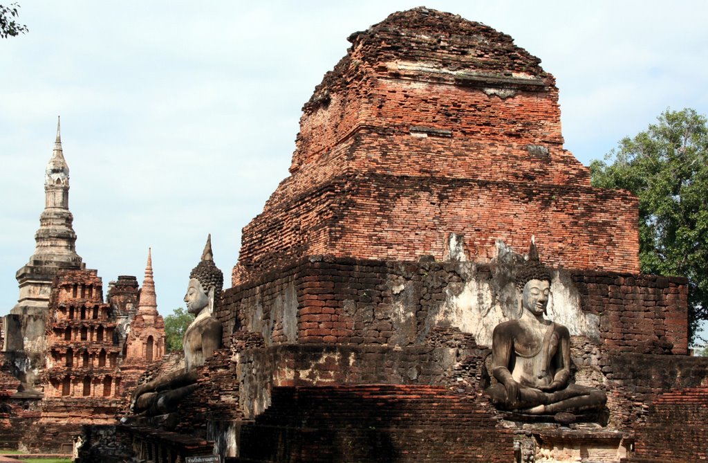 Sukhothai : Wat Mahathat Ruined Chedi & Buddha Images by Johnny Lovesjazz