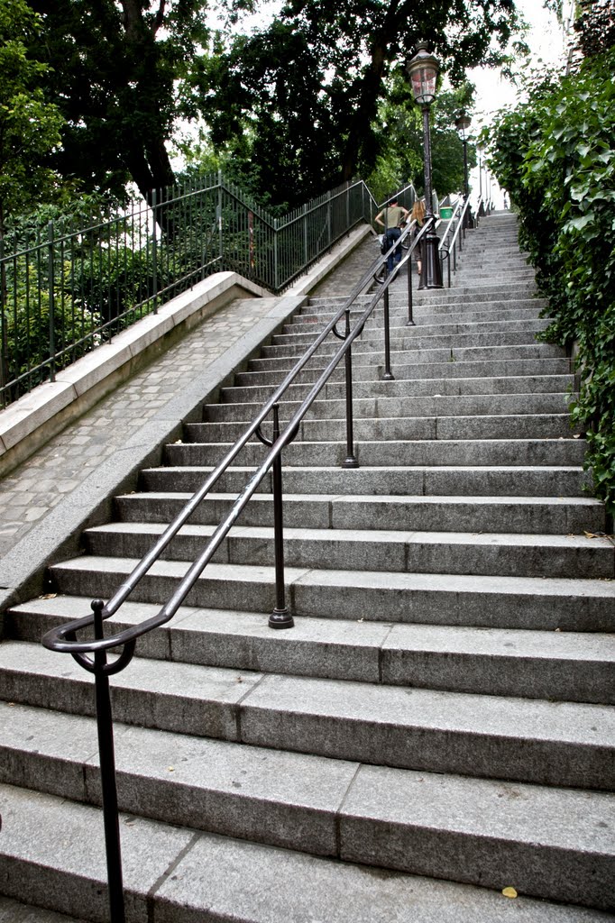 Montmartre, 75018 Paris, France by Francklin veck