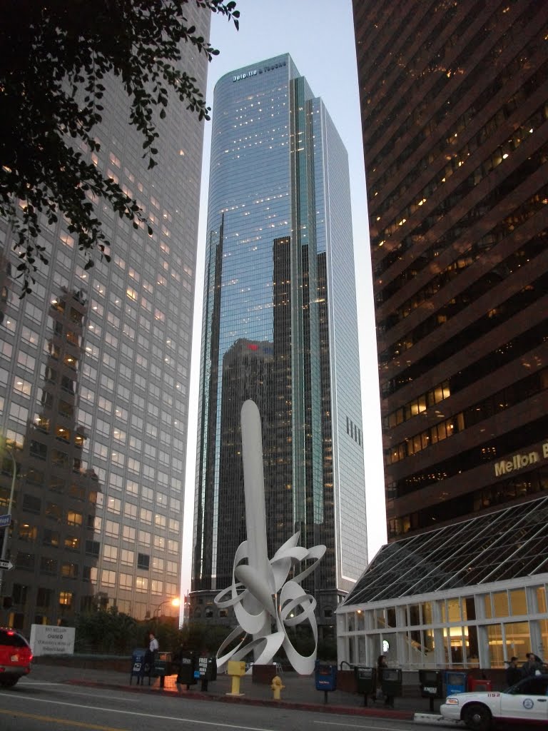 Two California Plaza from South Hope St. (11-2011) by olivella ferret