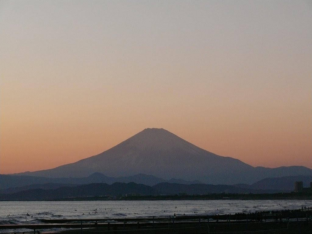 鵠沼海岸からの富士山 by mthr 110