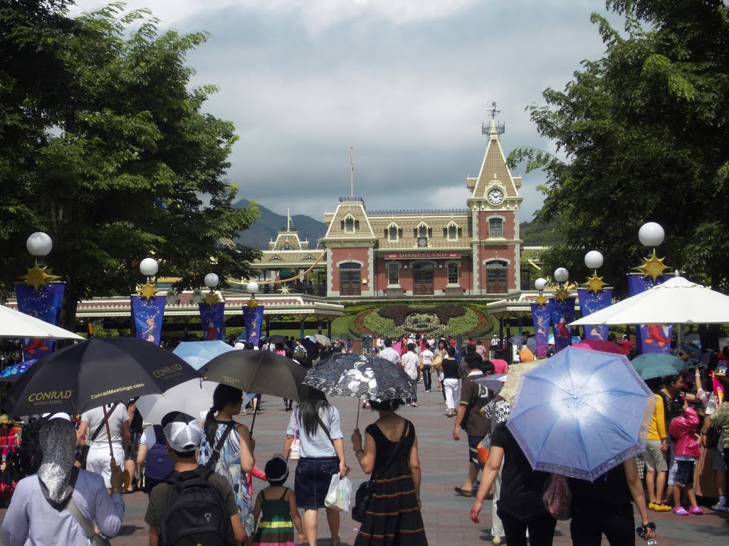 Hong Kong Disneyland Summer 2011 by gofoto