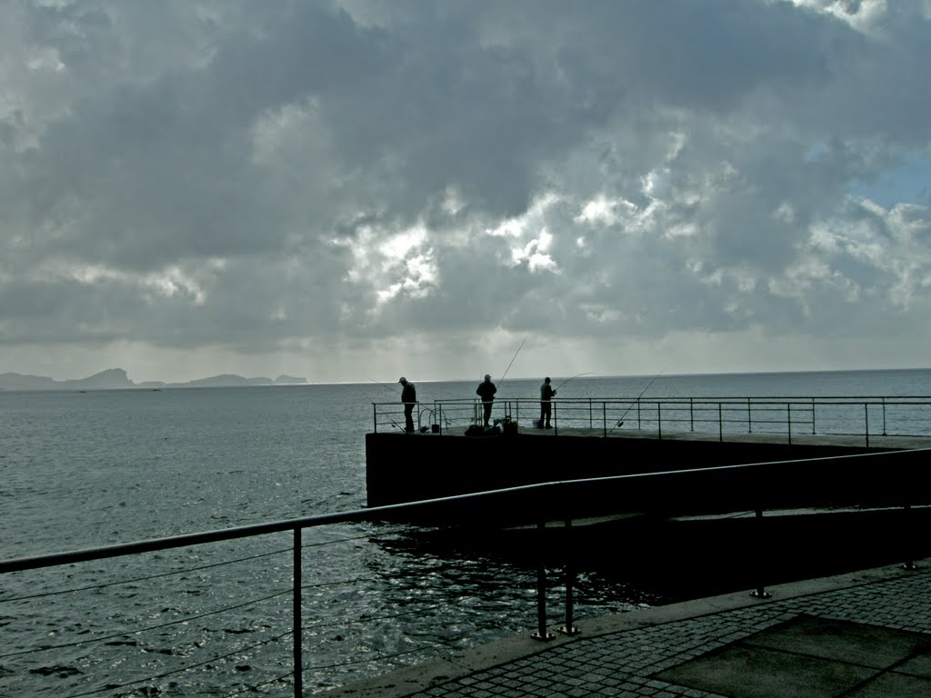 Madeira : Pescatori a Machico by Carlo Vecchi