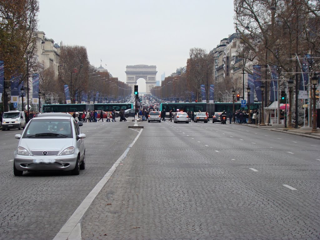 Arc de Triomphe,Champs-Élysées by Panos Panagiotis