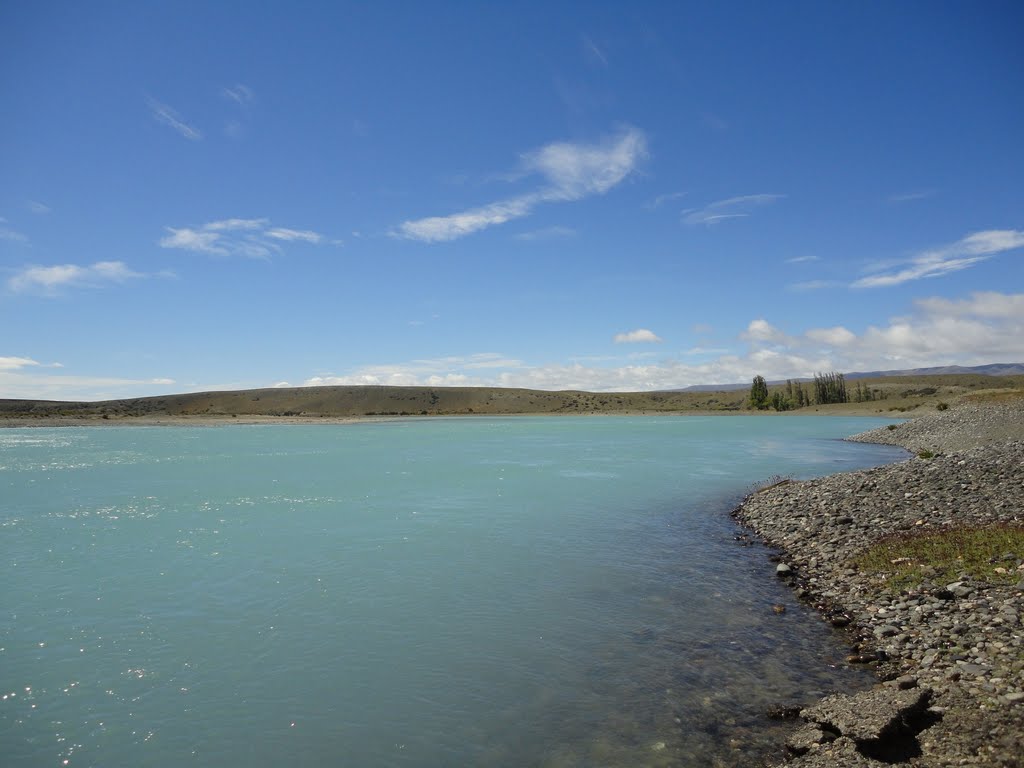 Rio La Leona - El Calafate - Santa Cruz - Argentina by Josue Martins