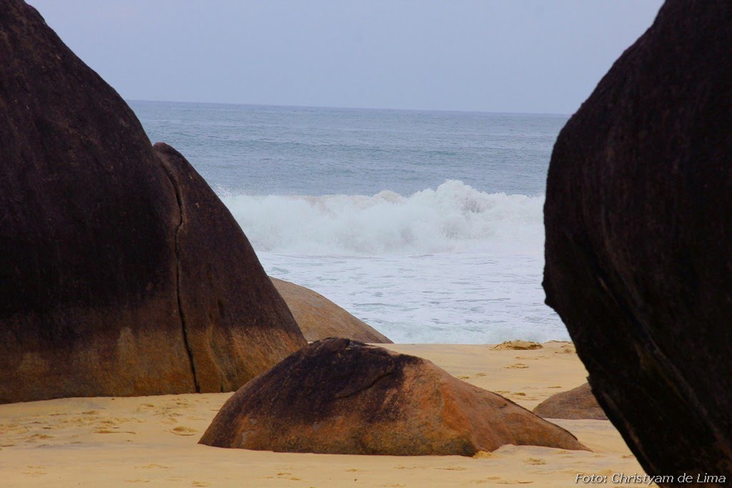 Trindade, Paraty by Christyam de Lima