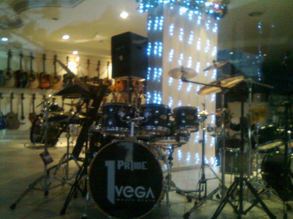 Vega Music Store by Marcelo Karam