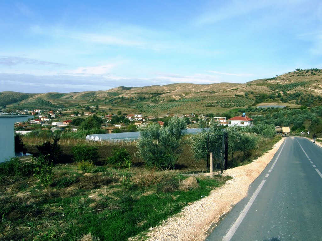 Albania - Fier: Kosovë e vogël... by Giorgos Rodinos