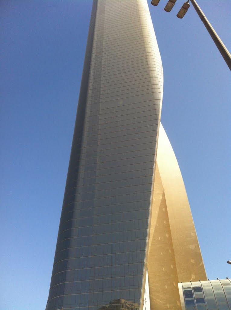 AlHamra Tower by Husain ALNakkas