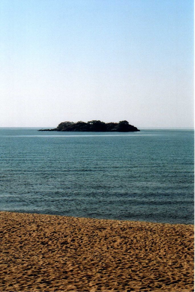 Kande Beach Lake Malawi by Travis Yates