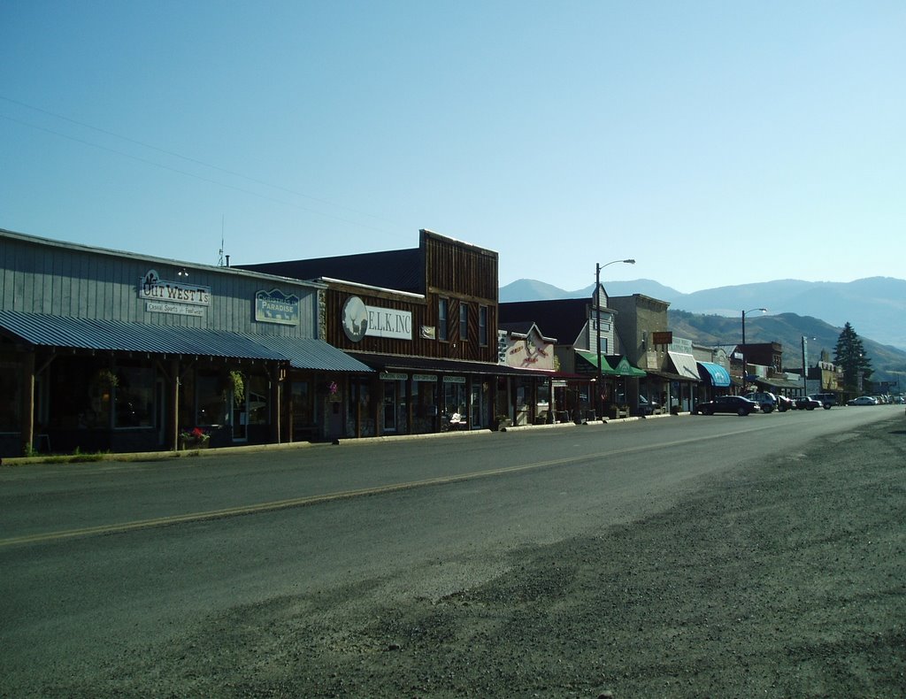 Looking East along Park St., Gardiner, MT by MKitch