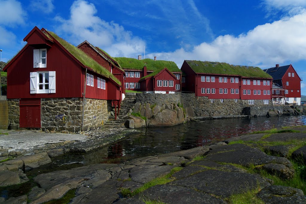 Old town of Tórshavn Färöer by Nathan Güntensperger