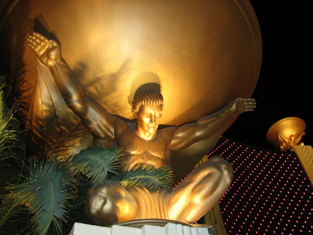 MGM Grand Statue by wopner