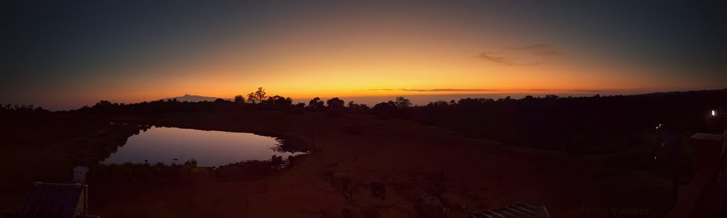 Monte Kenya al amanecer desde Aberdares by antonio vallano