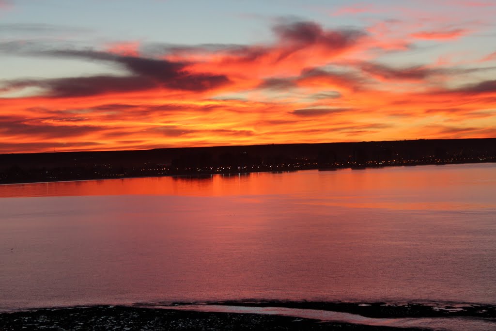 Cielo fuego y mar by gaston vidart