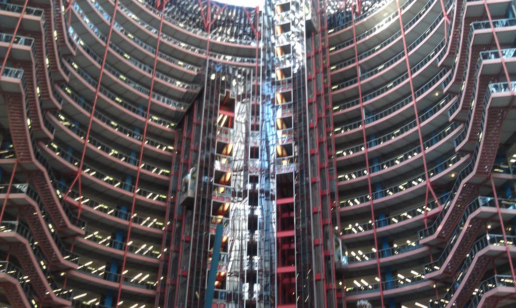 Inside the James R Thompson Center by epodewell