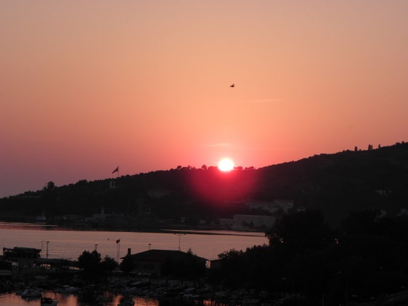 ÇEŞTEPE GÜN BATIMI ( SAHİLDEN ) by Koray Bahadır