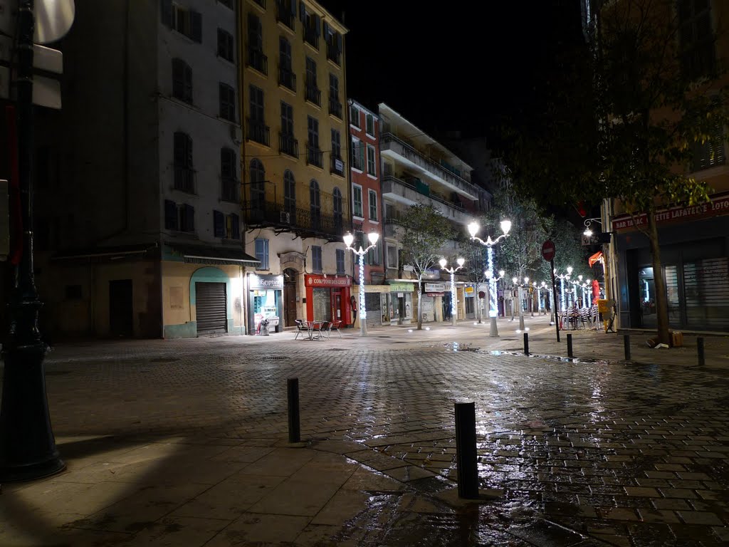 2011-12-12 Toulon by night by Gian-paolo