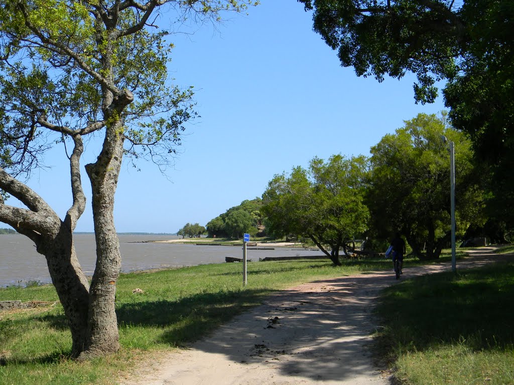 Costanera Punta Gorda by Tomas Cabezon